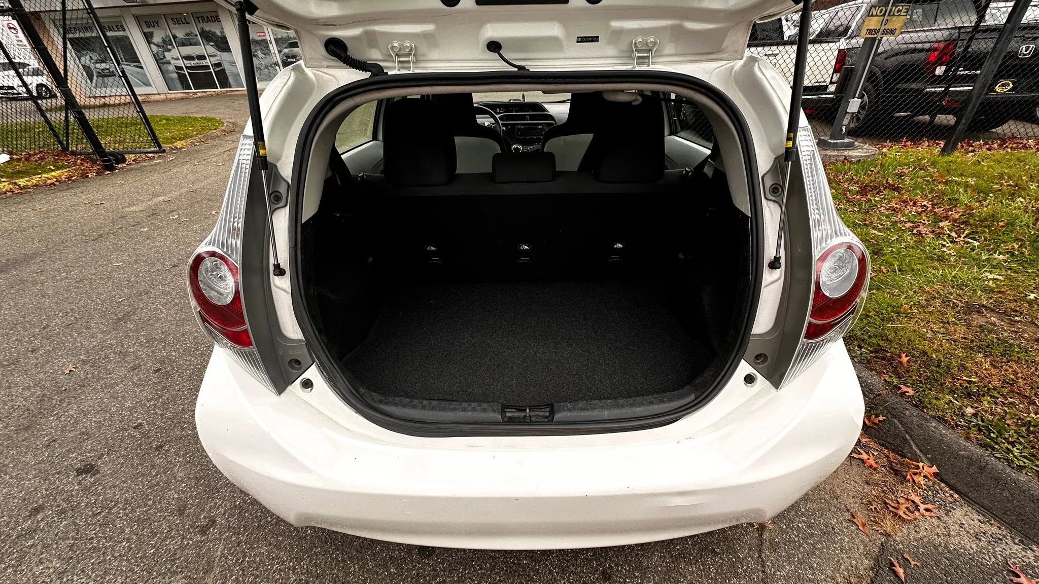 Used 2013 Toyota Prius C Three image 9