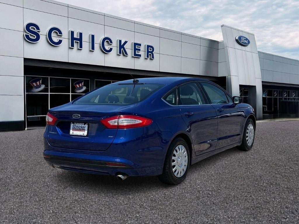 Used 2015 Ford Fusion SE FWD image 2