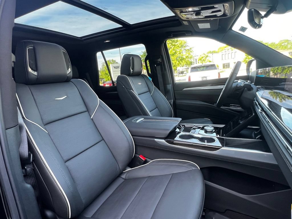 New 2026 Cadillac Escalade Luxury w/ Touring Package AWD/4WD image 28