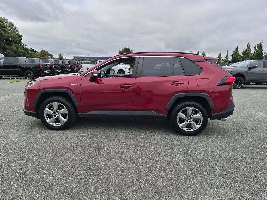 Used 2021 Toyota RAV4 XLE Premium AWD/4WD image 6