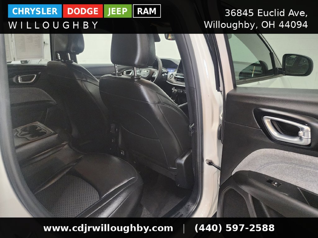 Used 2025 Jeep Compass Latitude AWD/4WD image 30