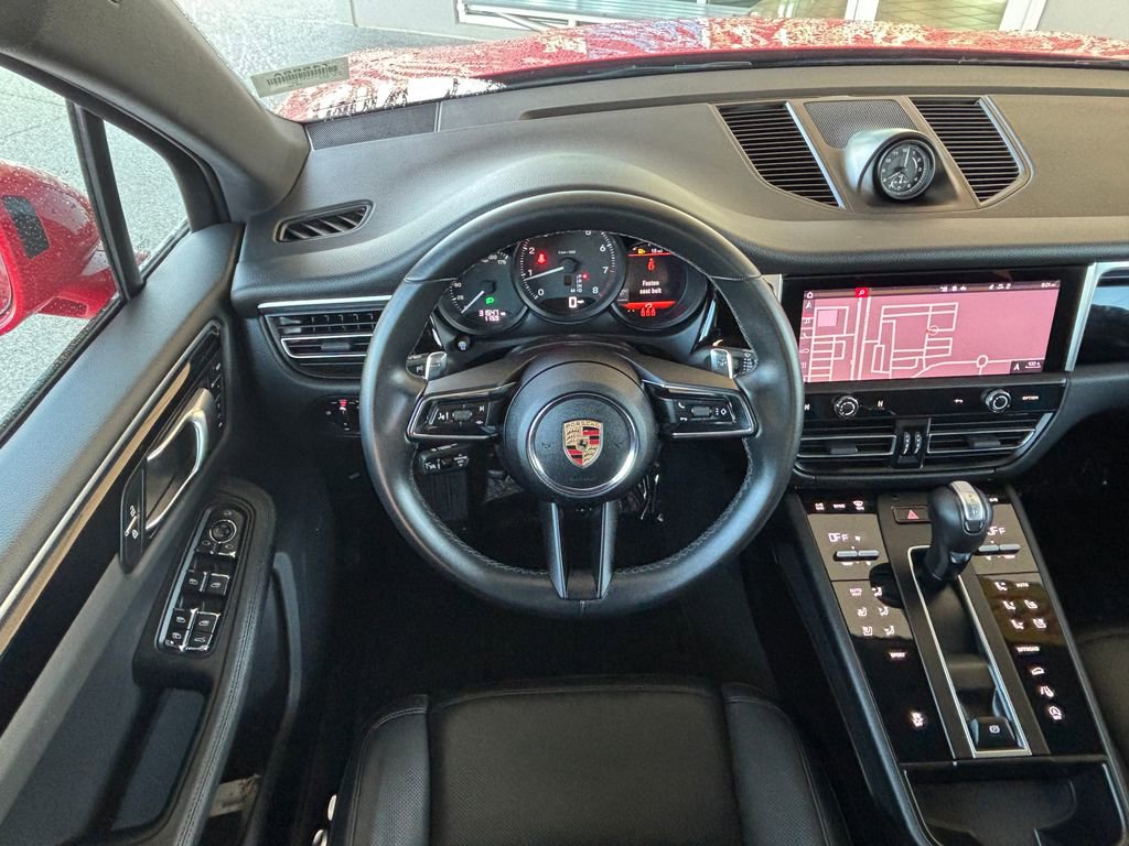 Used 2023 Porsche Macan image 9