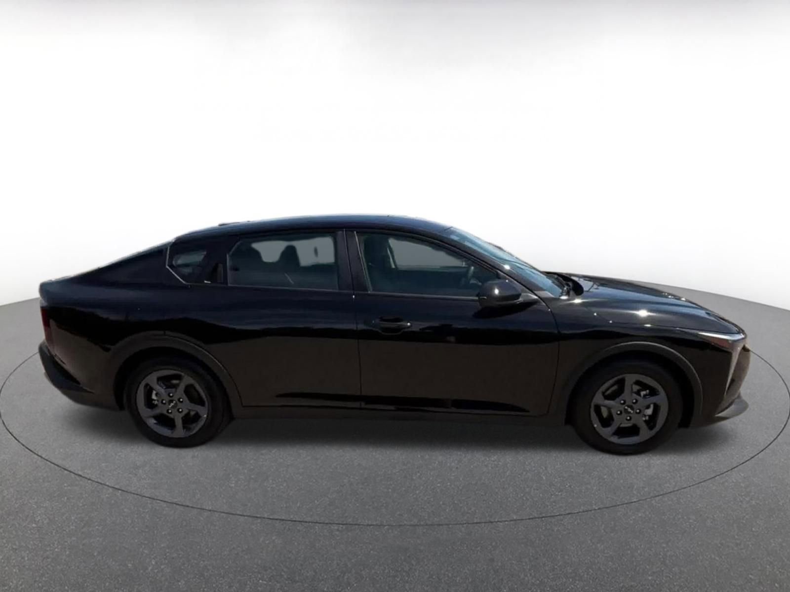 Used 2025 Kia K4 LXS image 16