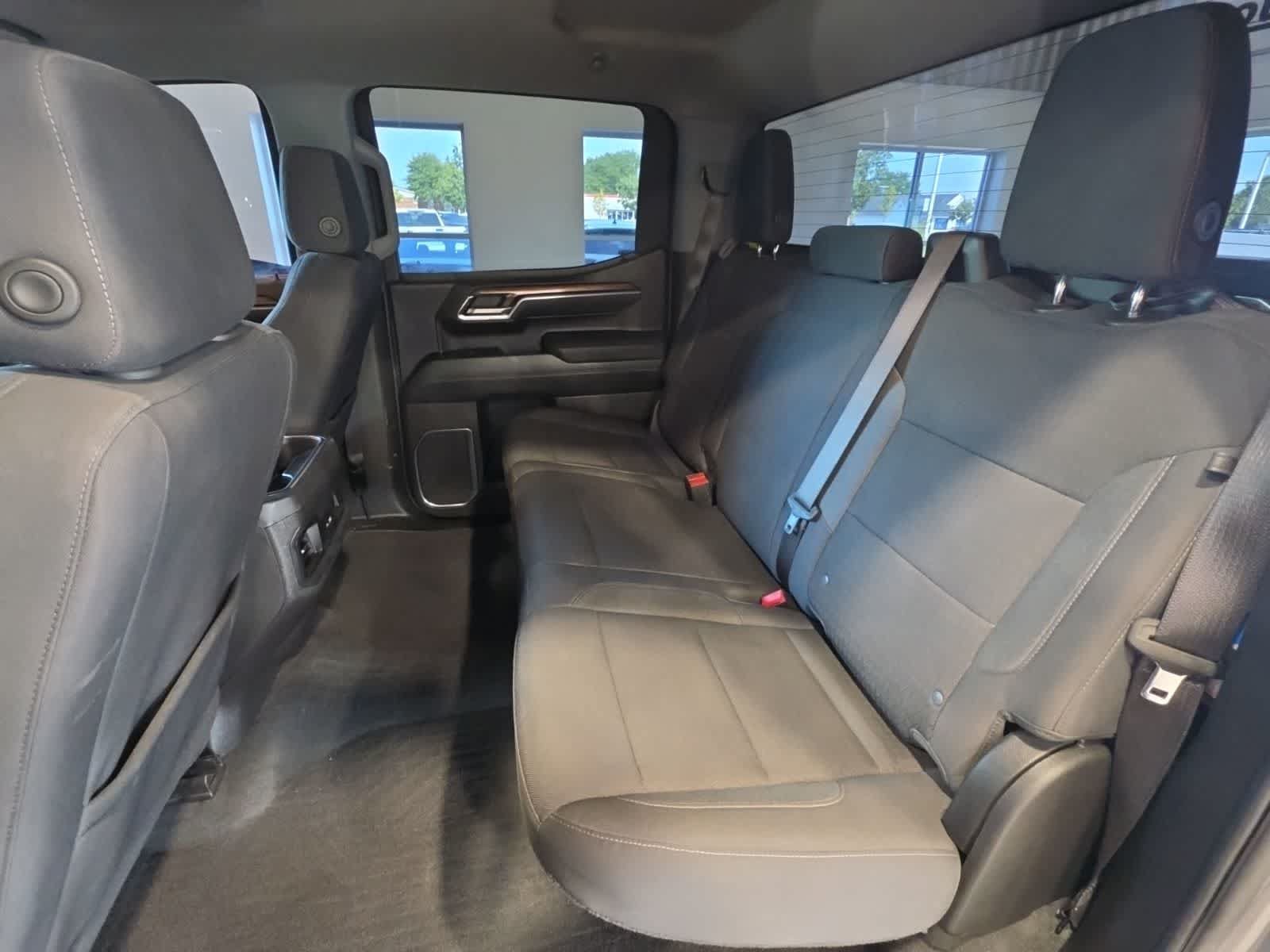 Used 2025 Chevrolet Silverado 1500 LT Trail Boss w/ LPO, Dark Essentials Package AWD/4WD image 28