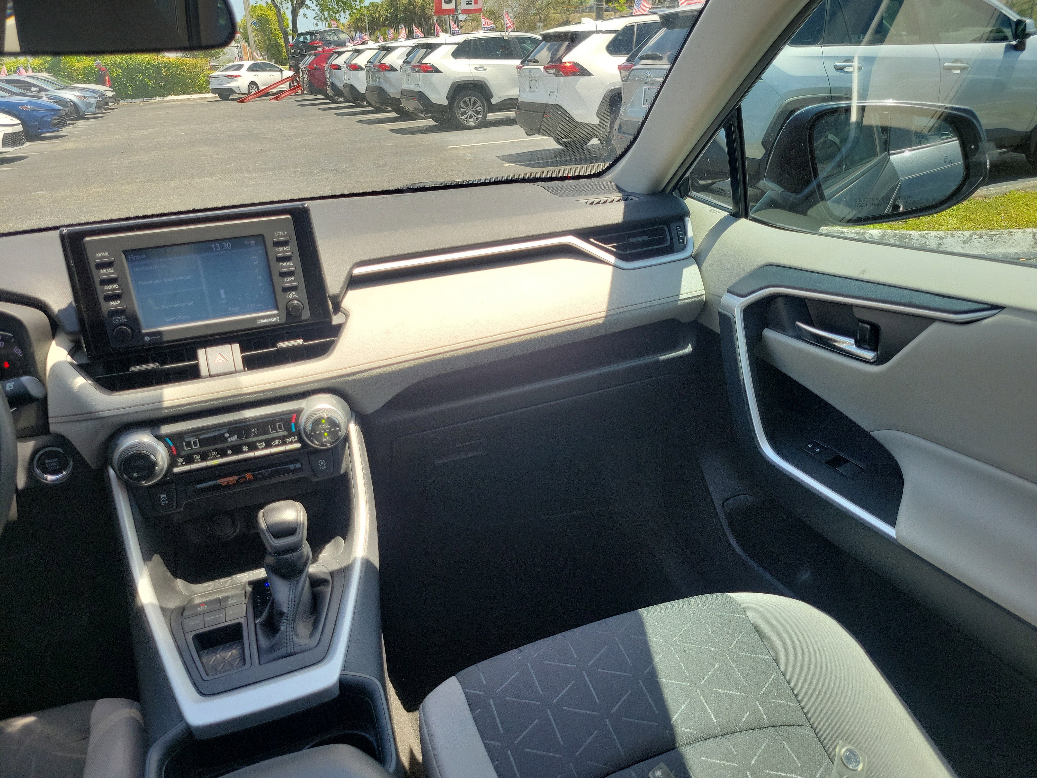 Used 2021 Toyota RAV4 XLE w/ Convenience Package FWD image 17