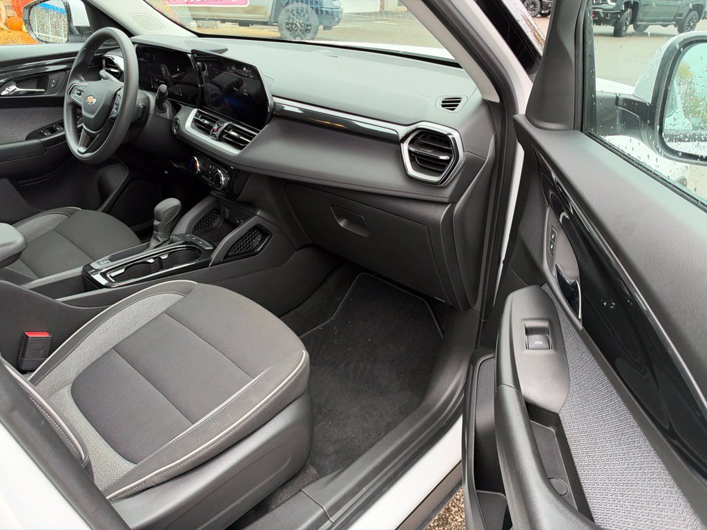 Certified 2024 Chevrolet TrailBlazer LT FWD image 39