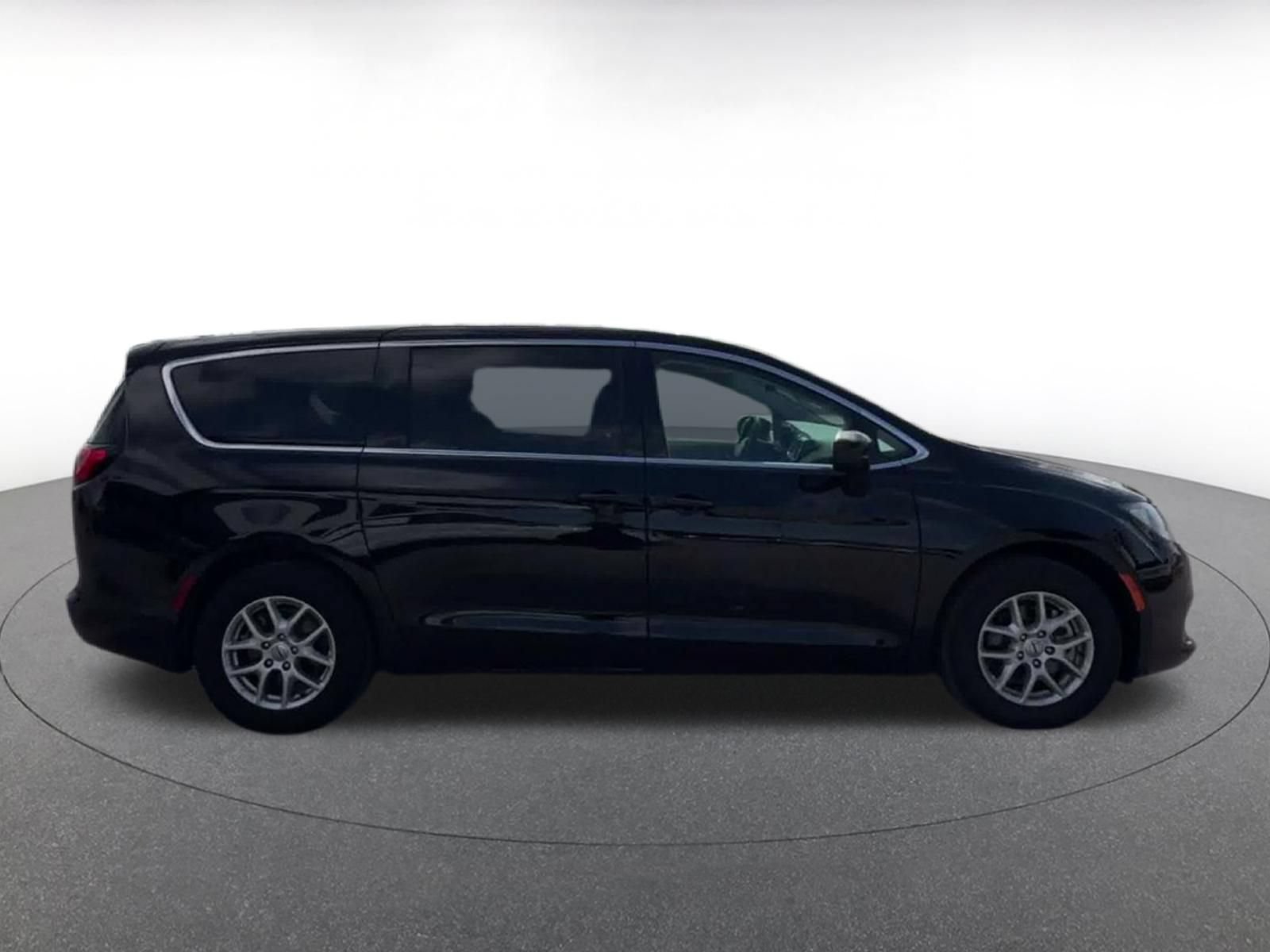 Used 2024 Chrysler Voyager LX FWD image 15