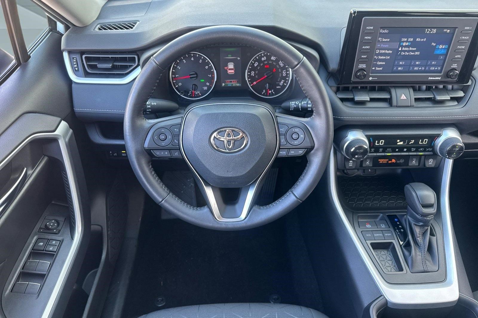 Used 2022 Toyota RAV4 XLE w/ Convenience Package image 28