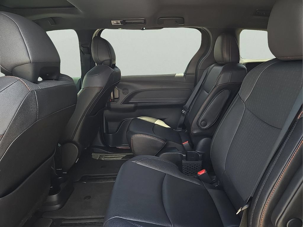 Used 2023 Toyota Sienna XSE FWD image 11