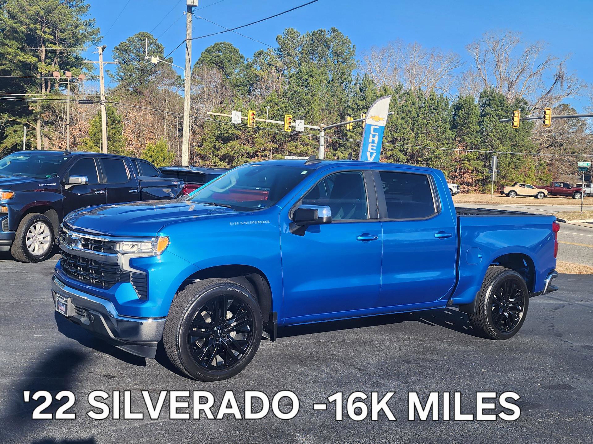 Used 2022 Chevrolet Silverado 1500 LT image 1