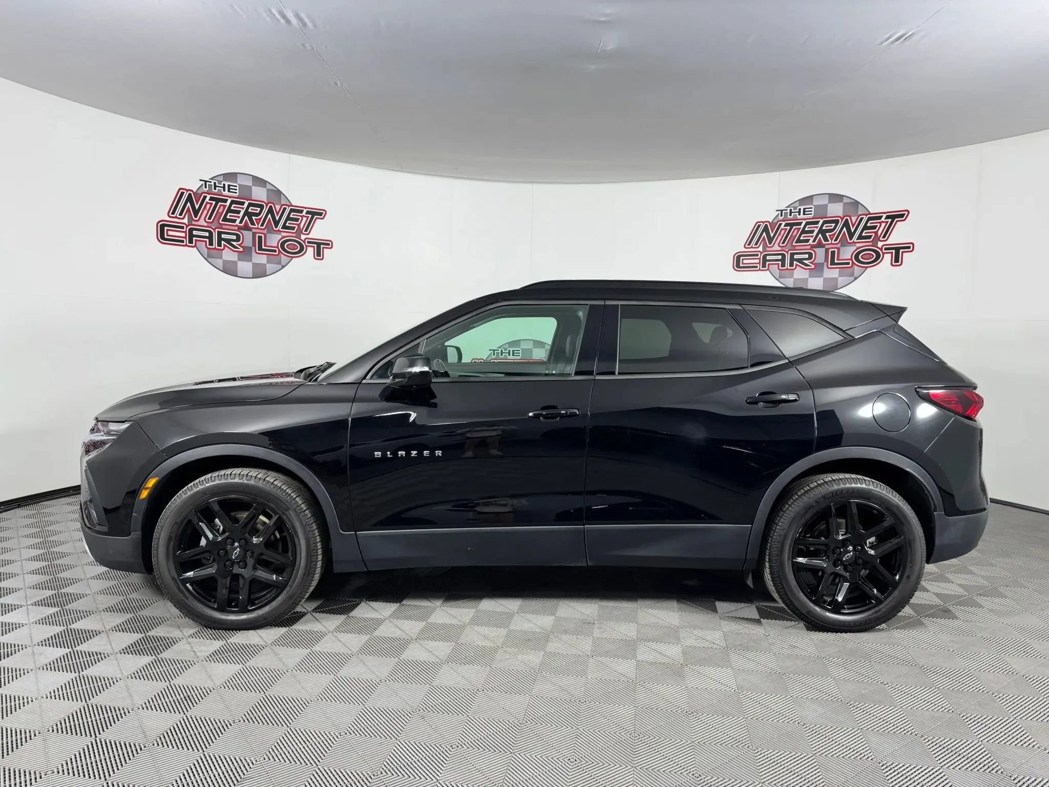 Used 2020 Chevrolet Blazer LT w/ Sound & Technology Package FWD image 4