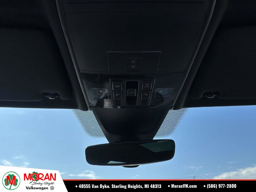 Used 2024 Volkswagen Tiguan SE R-Line AWD/4WD image 33