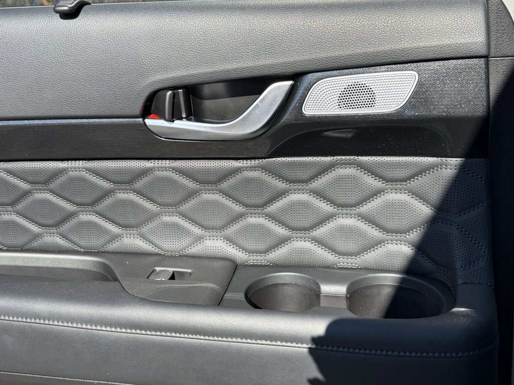 Used 2022 Hyundai Palisade Calligraphy image 32