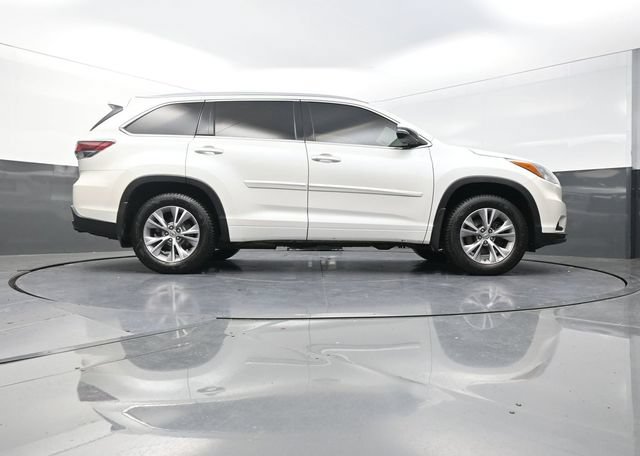 Used 2015 Toyota Highlander XLE AWD/4WD image 39