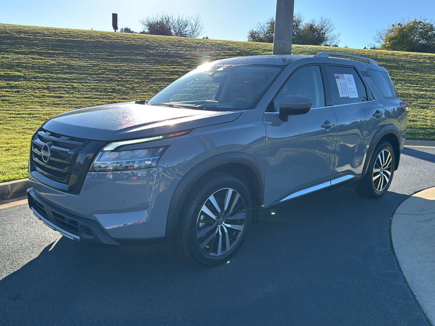 Used 2024 Nissan Pathfinder Platinum w/ Black Appearance Package