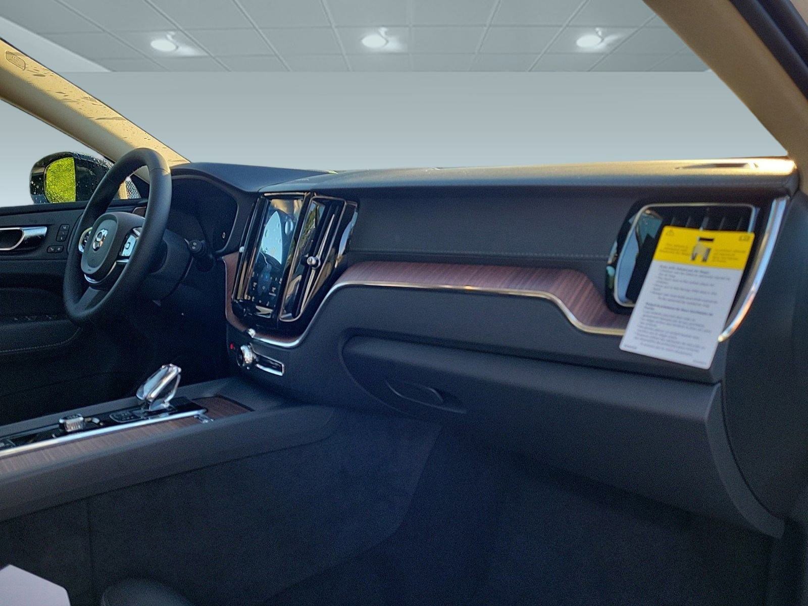 New 2024 Volvo XC60 T8 Ultimate w/ Protection Package Premier image 39