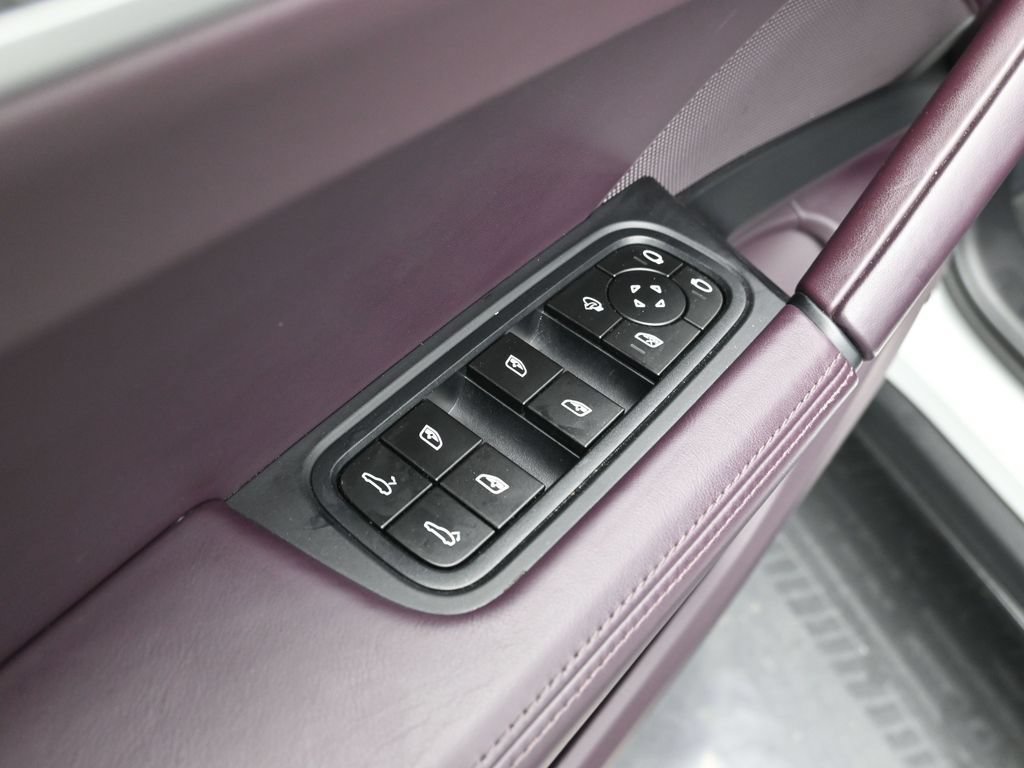 Certified 2025 Porsche Cayenne S AWD/4WD image 9