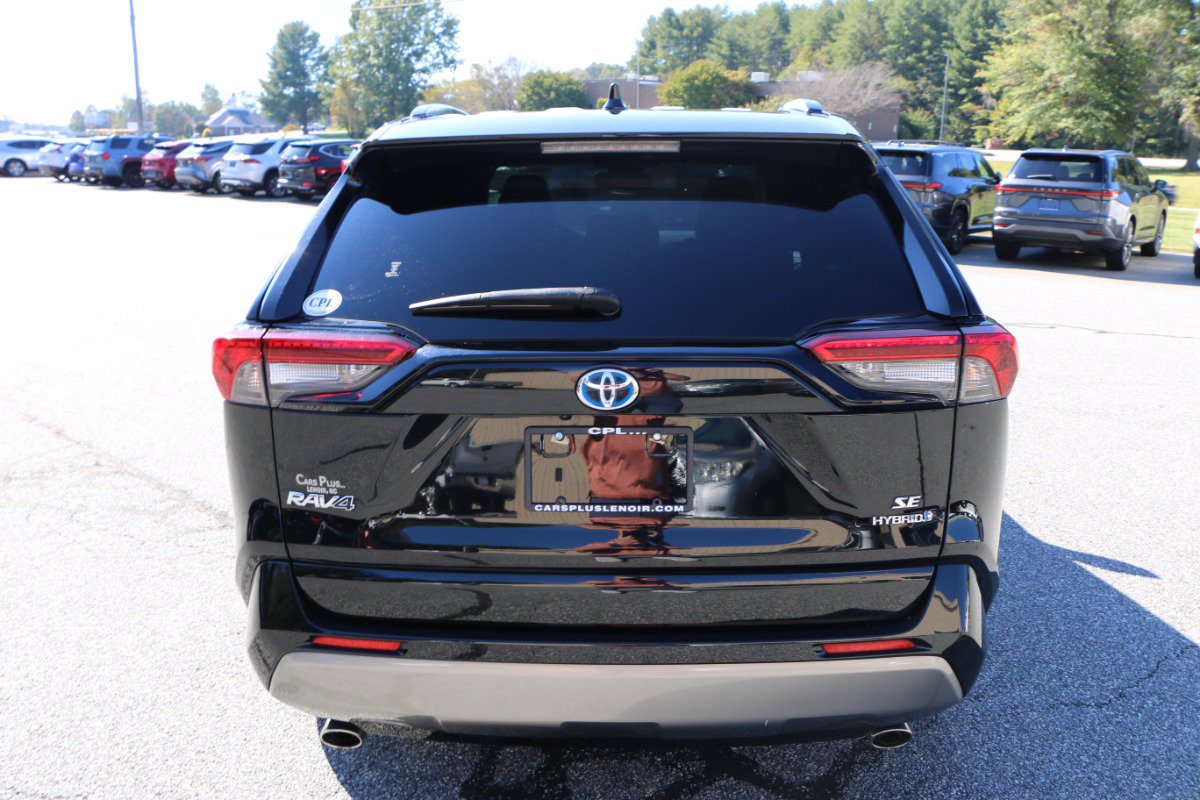 Used 2022 Toyota RAV4 SE AWD/4WD image 4