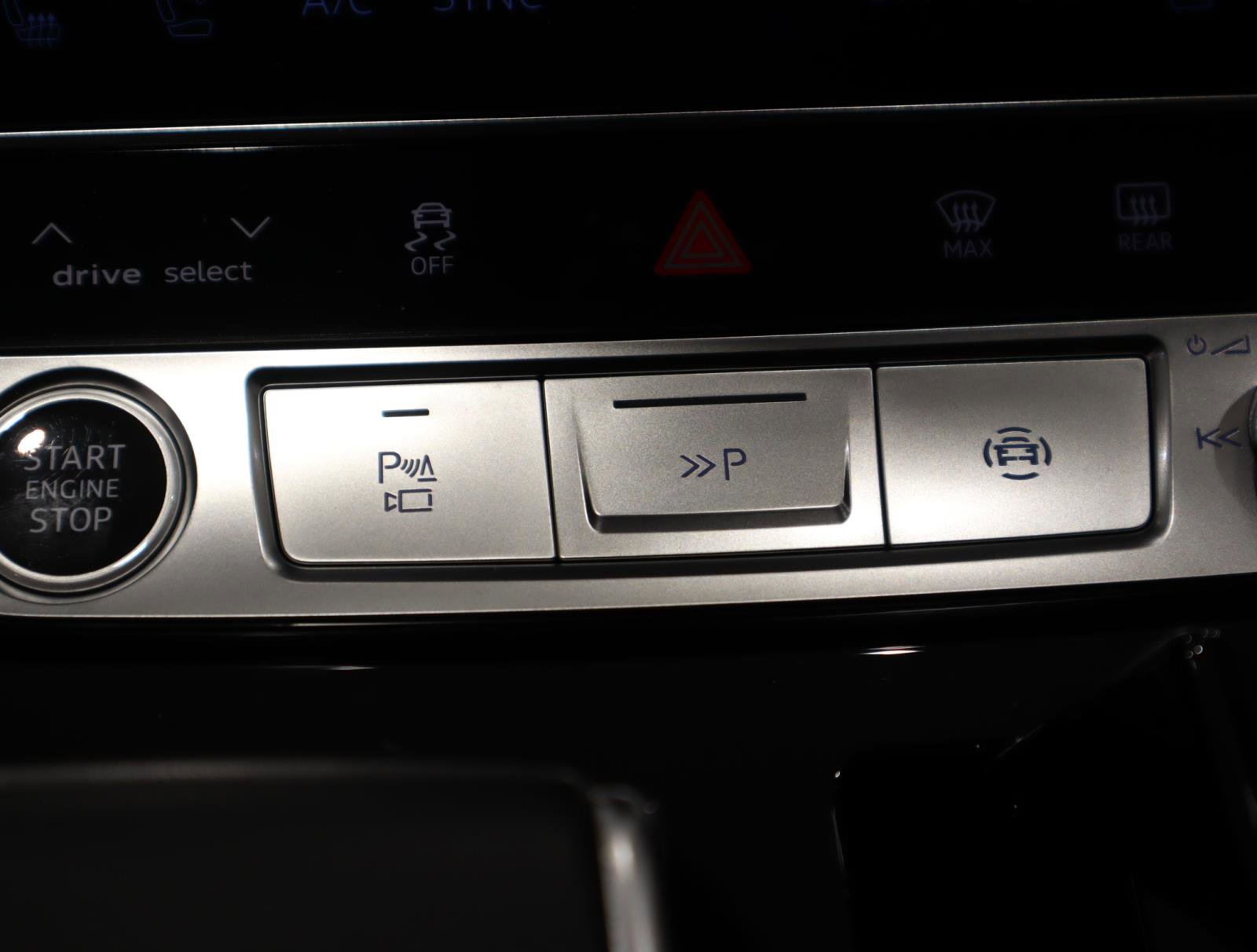 Used 2024 Audi A8 L 3.0T AWD/4WD image 34