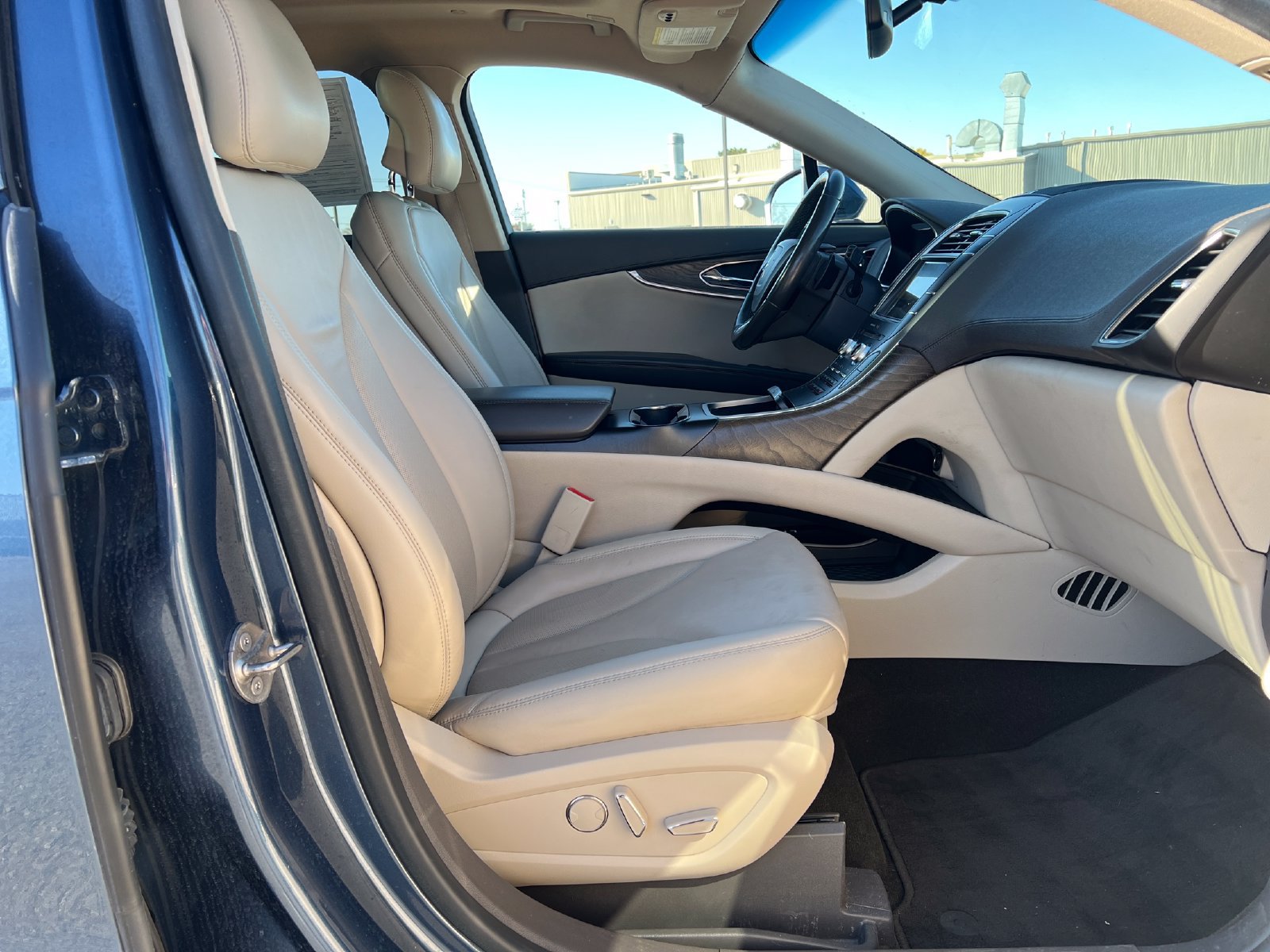 Used 2019 Lincoln Nautilus Select AWD/4WD image 32