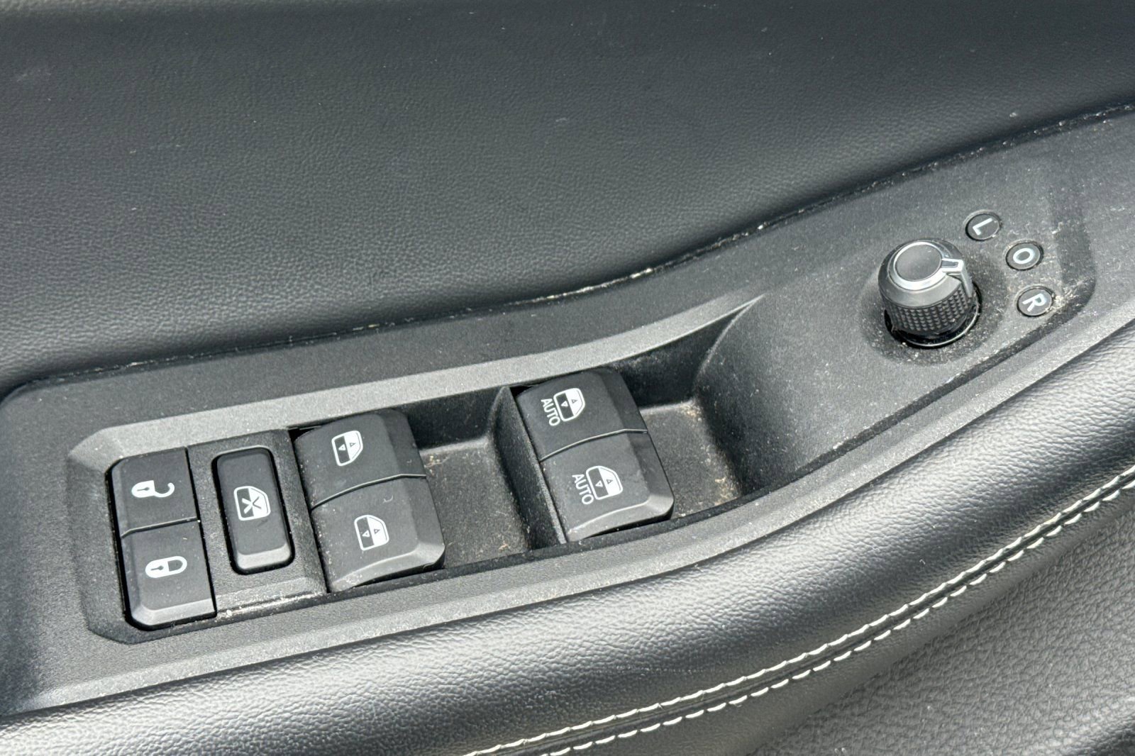 Used 2022 Jeep Grand Cherokee Limited image 13