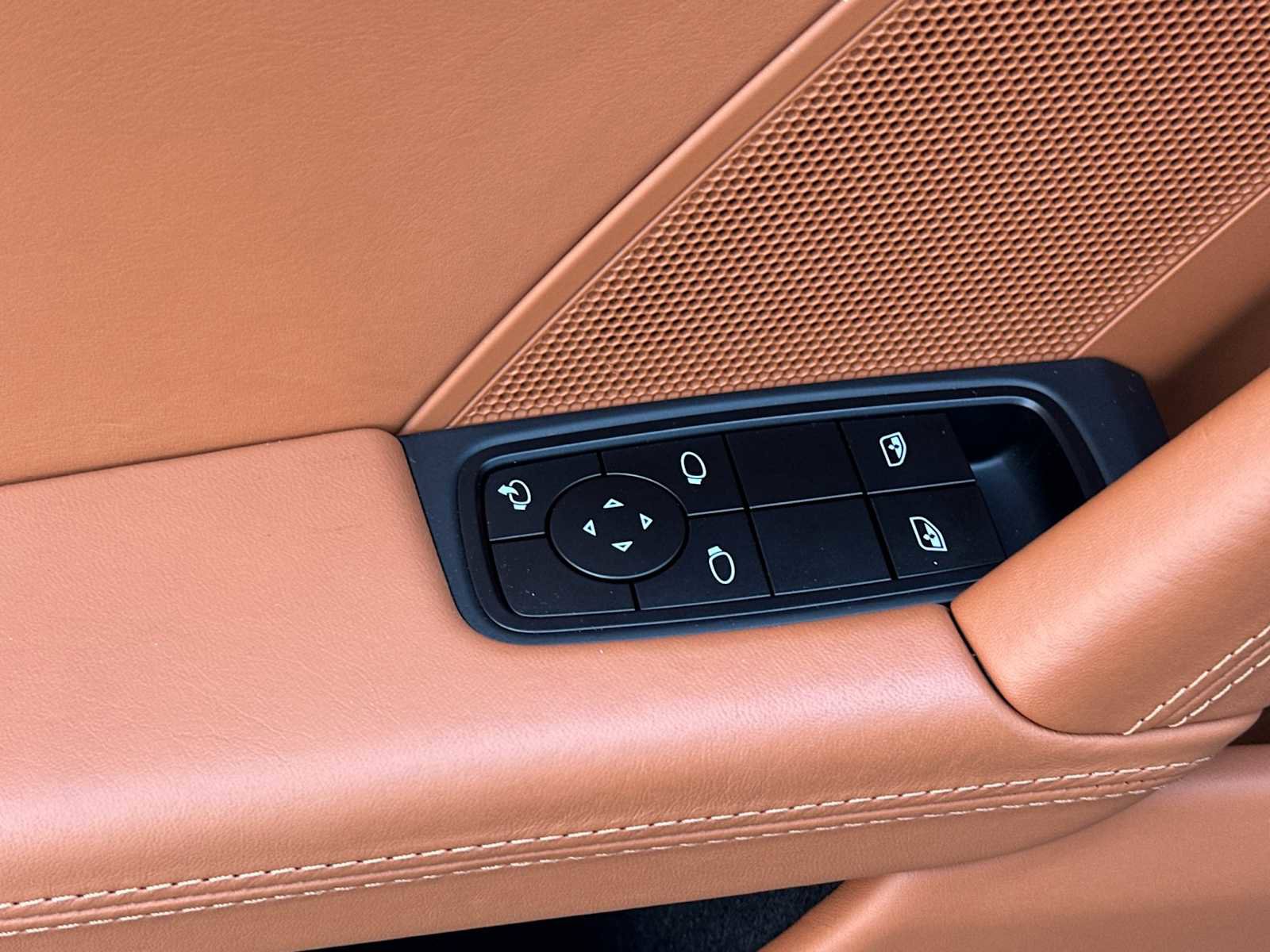 Certified 2025 Porsche 911 Carrera RWD image 13