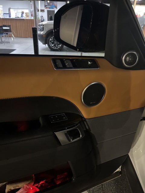 Used 2018 Land Rover Range Rover Sport HSE Dynamic image 5