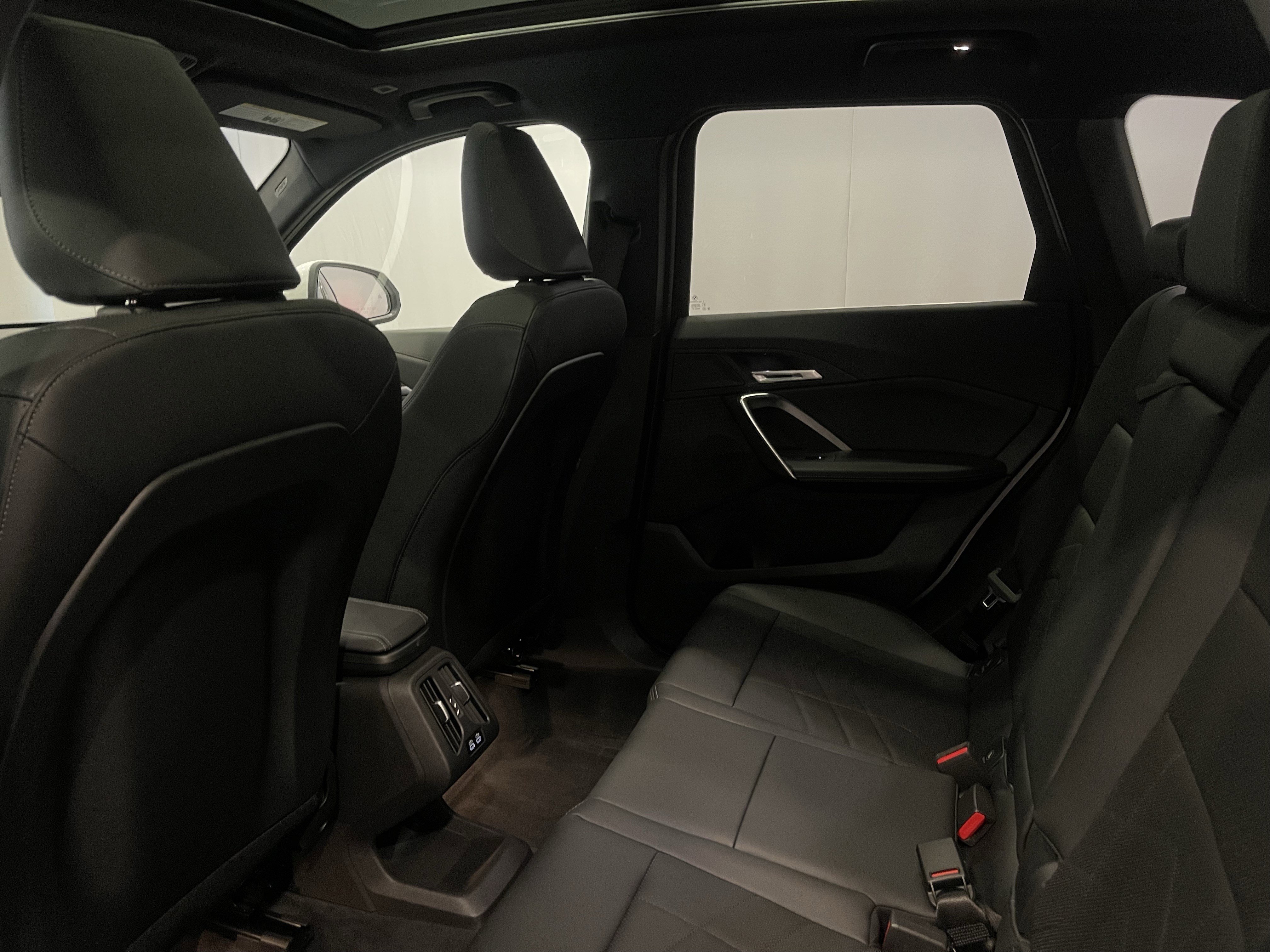 Used 2025 BMW X1 xDrive28i w/ Technology Package image 23