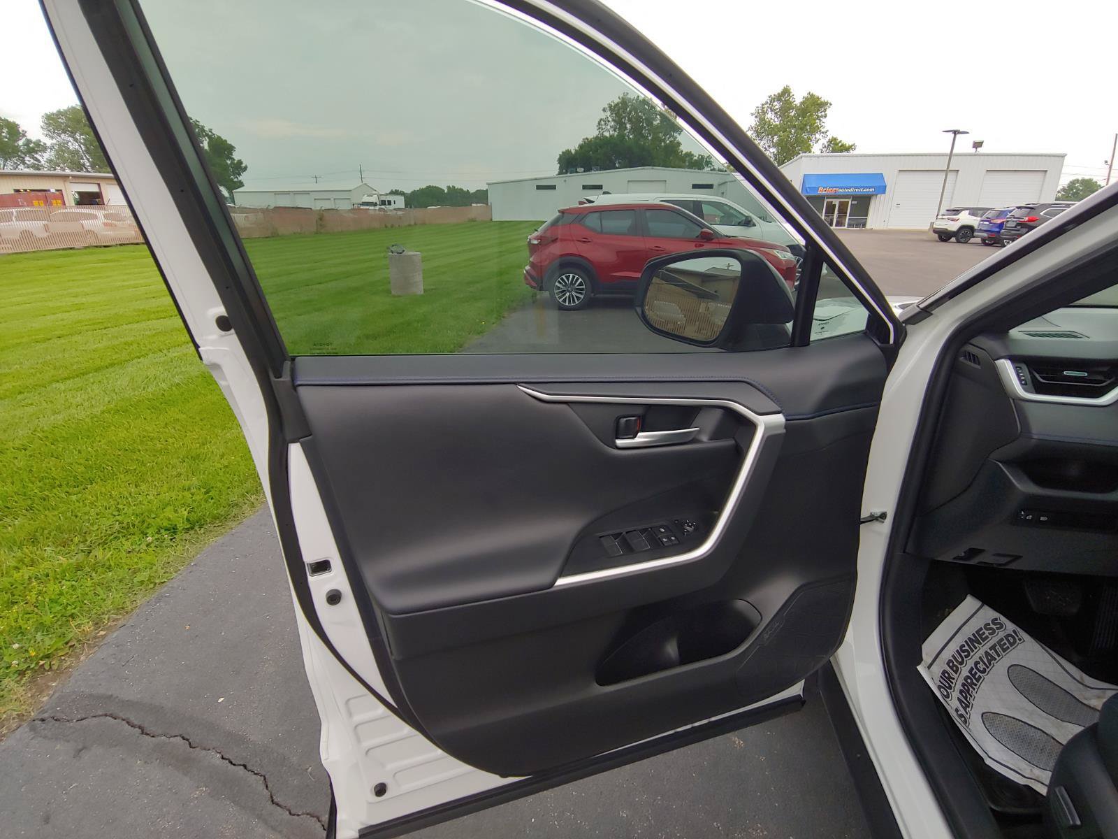 Used 2024 Toyota RAV4 XSE AWD/4WD image 11