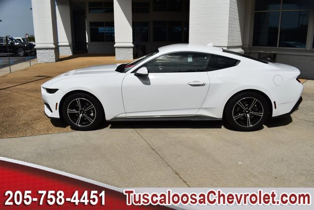 Used 2025 Ford Mustang Coupe RWD image 6