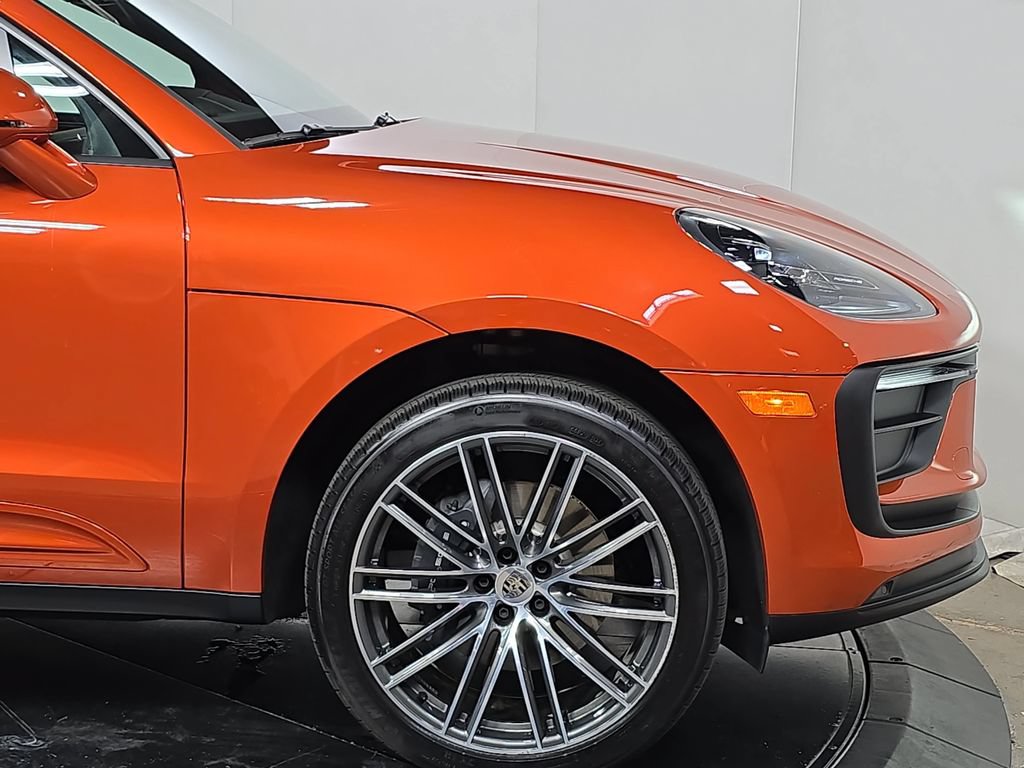 Certified 2025 Porsche Macan AWD/4WD image 11