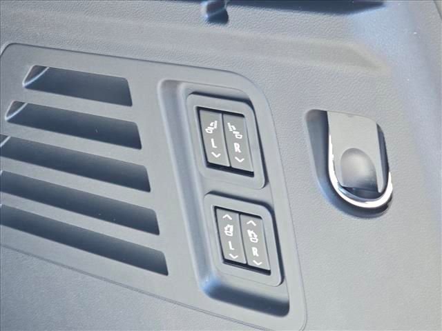 New 2026 Chevrolet Traverse RS image 25