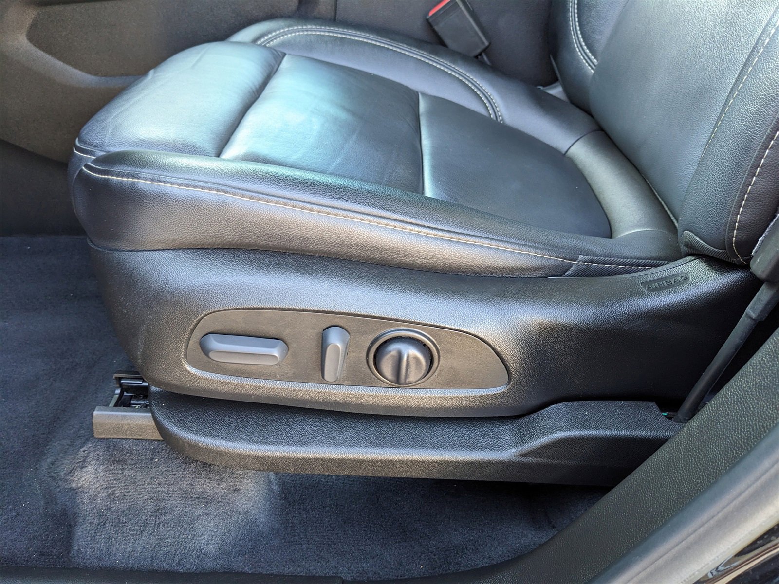 Used 2023 Chevrolet Traverse LT image 19