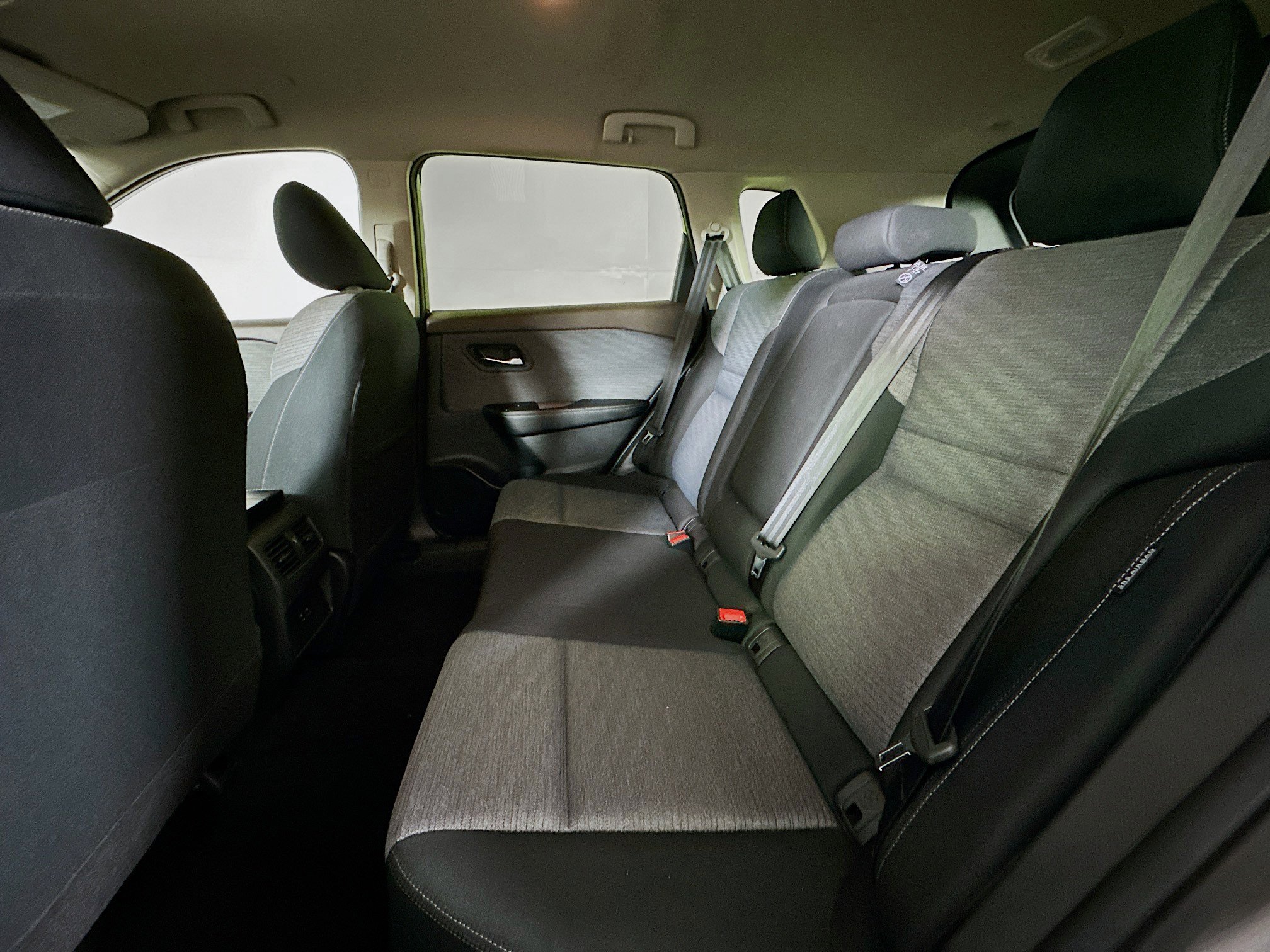 Used 2023 Nissan Rogue SV image 26