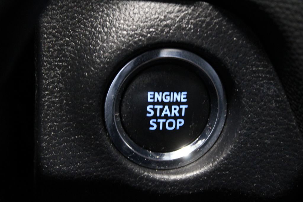 Used 2022 Toyota RAV4 XLE AWD/4WD image 29