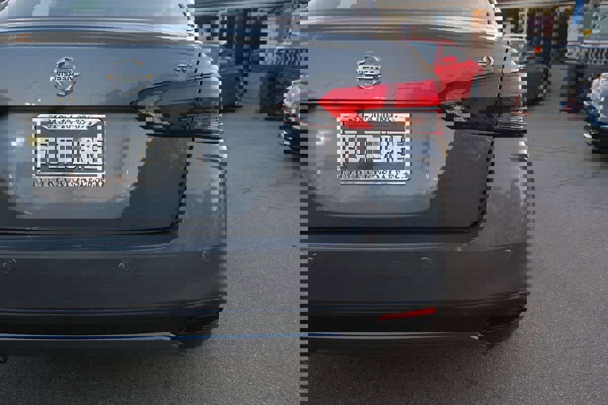 Used 2021 Nissan Versa SV image 29