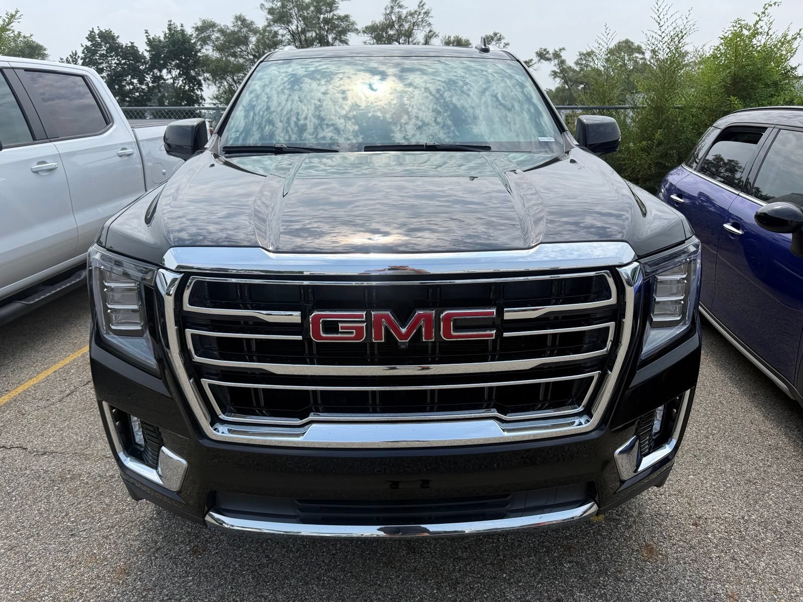 Used 2021 GMC Yukon SLT w/ SLT Luxury Package AWD/4WD image 6
