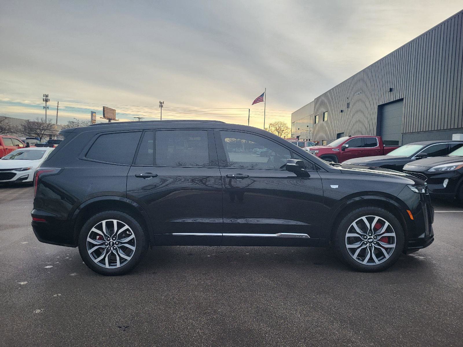 Used 2024 Cadillac XT6 Sport image 2