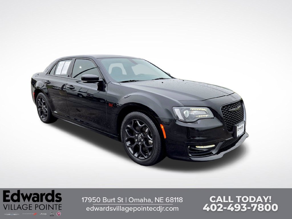 Used 2022 Chrysler 300 Touring L AWD/4WD image 1