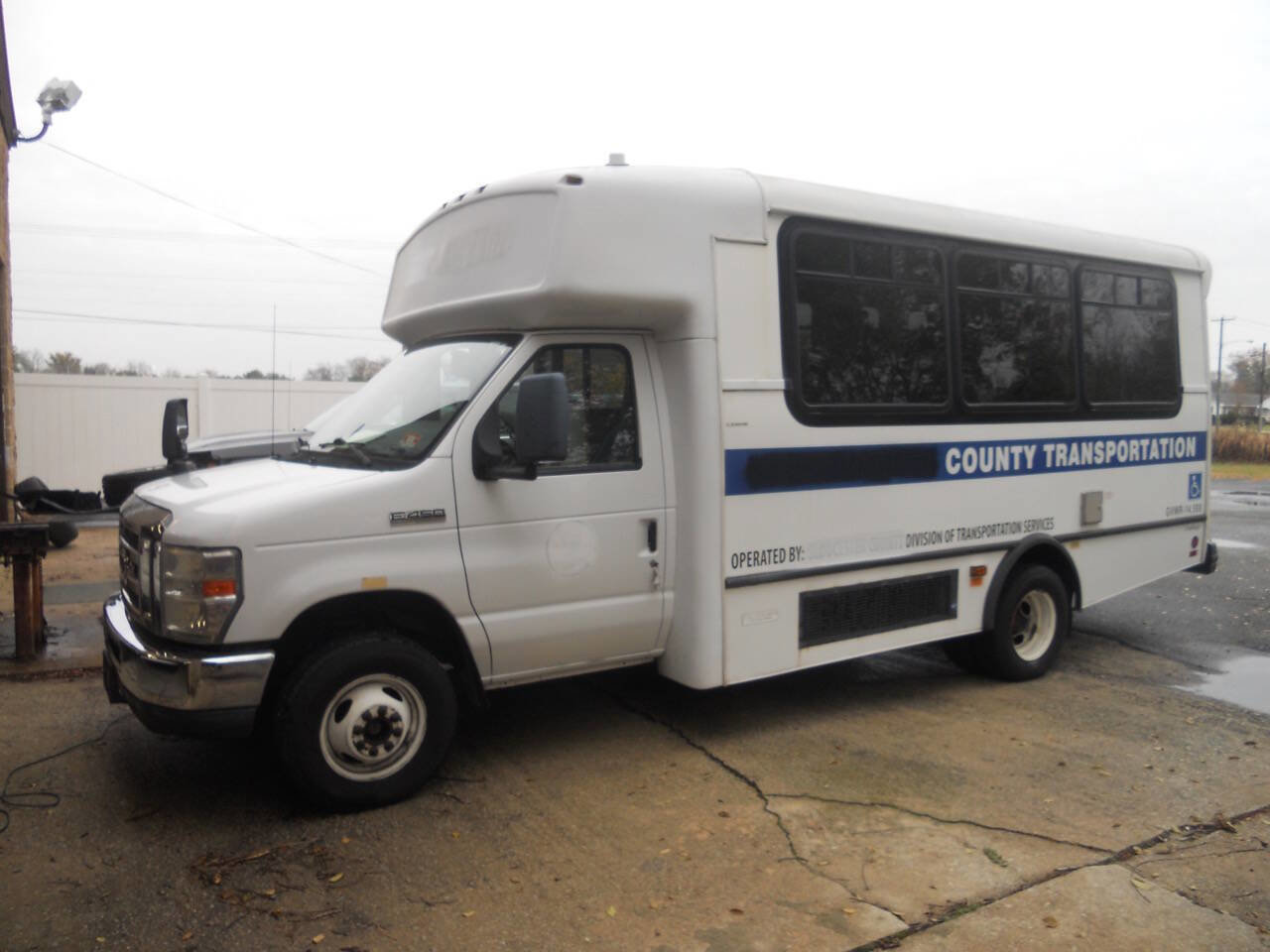 Used 2013 Ford E-450 and Econoline 450 Super Duty w/ Shuttle Bus Prep Pkg image 1