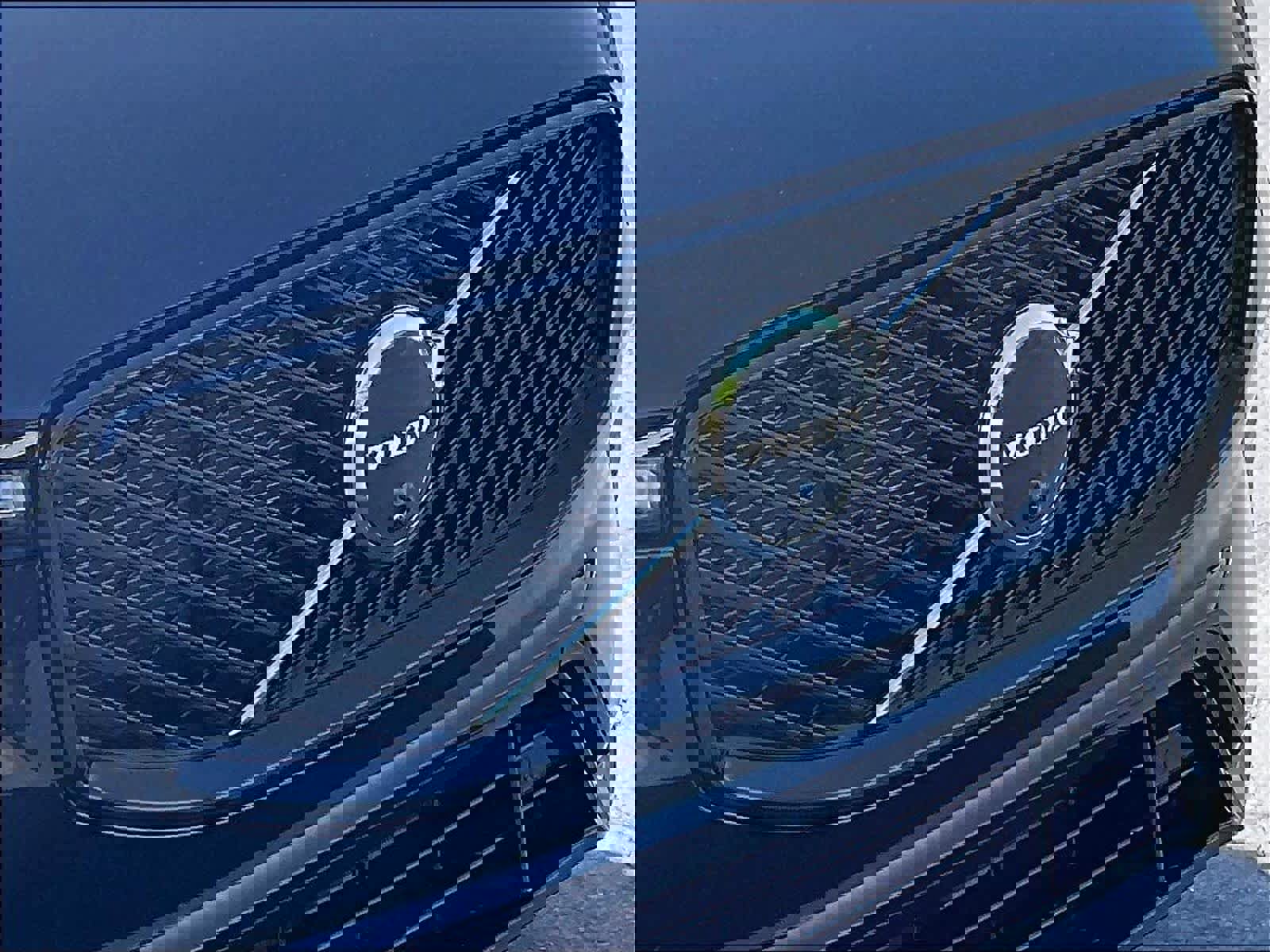 Used 2026 Volvo XC60 T8 Plus w/ Climate Package image 33