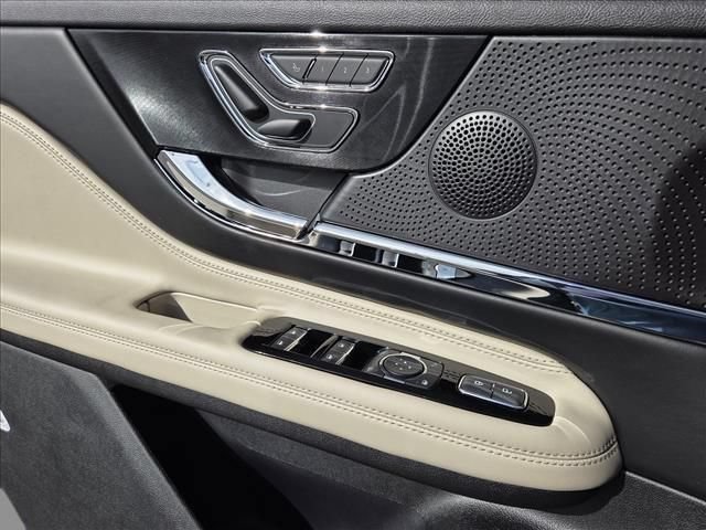 New 2026 Lincoln Corsair Grand Touring w/ Rear Removable Package Tray AWD/4WD image 8