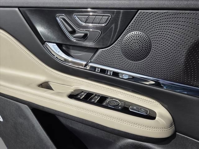New 2026 Lincoln Corsair Grand Touring w/ Rear Removable Package Tray AWD/4WD image 8