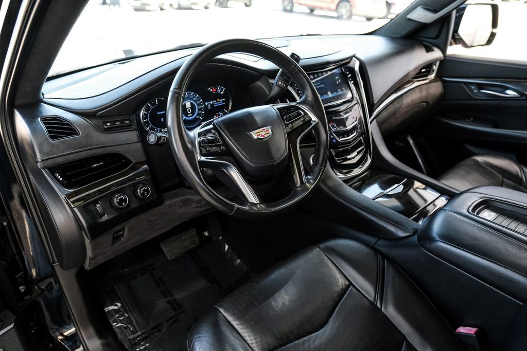 Used 2019 Cadillac Escalade ESV Platinum image 2