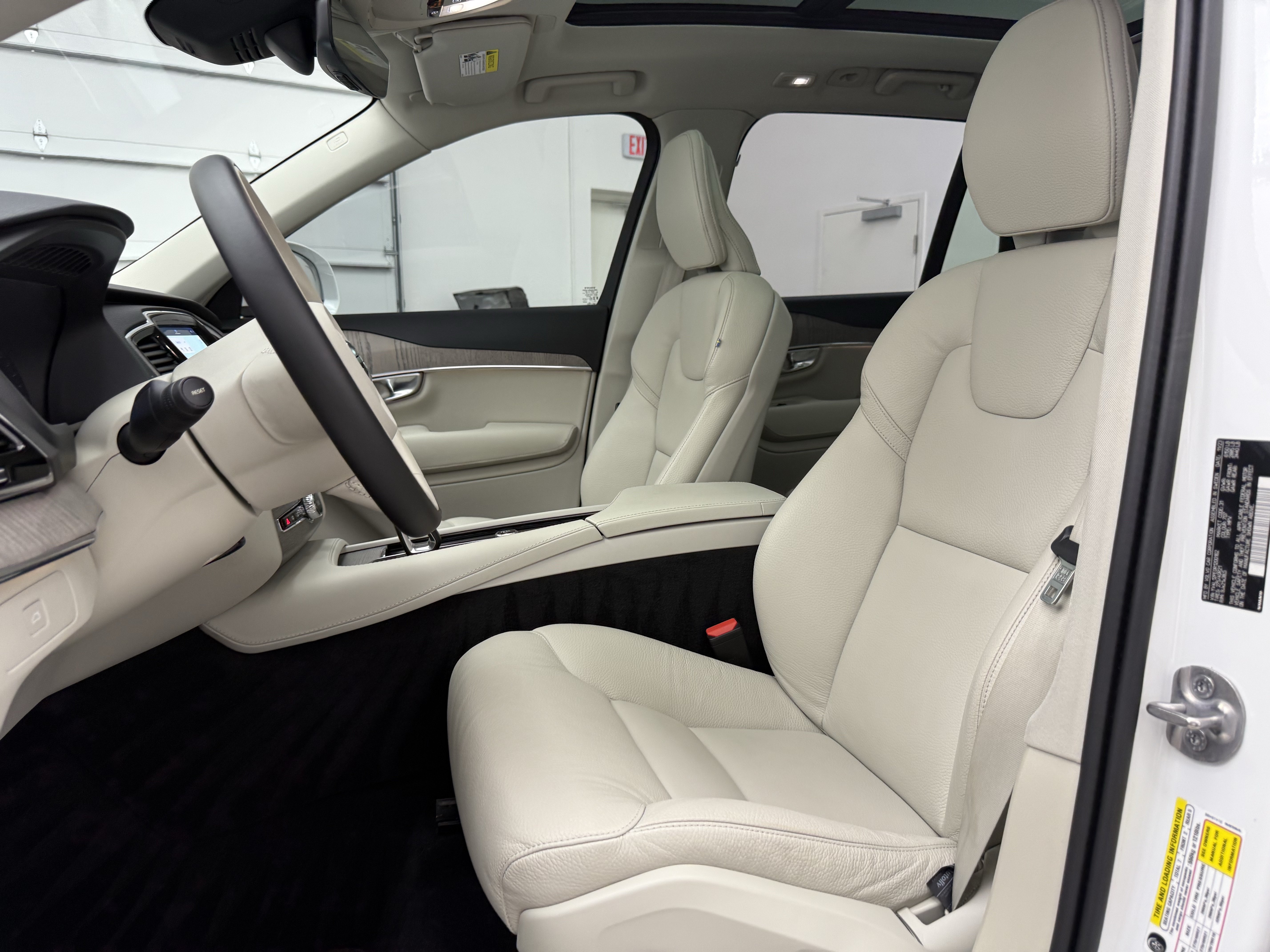 Certified 2024 Volvo XC90 B5 Plus AWD/4WD image 13