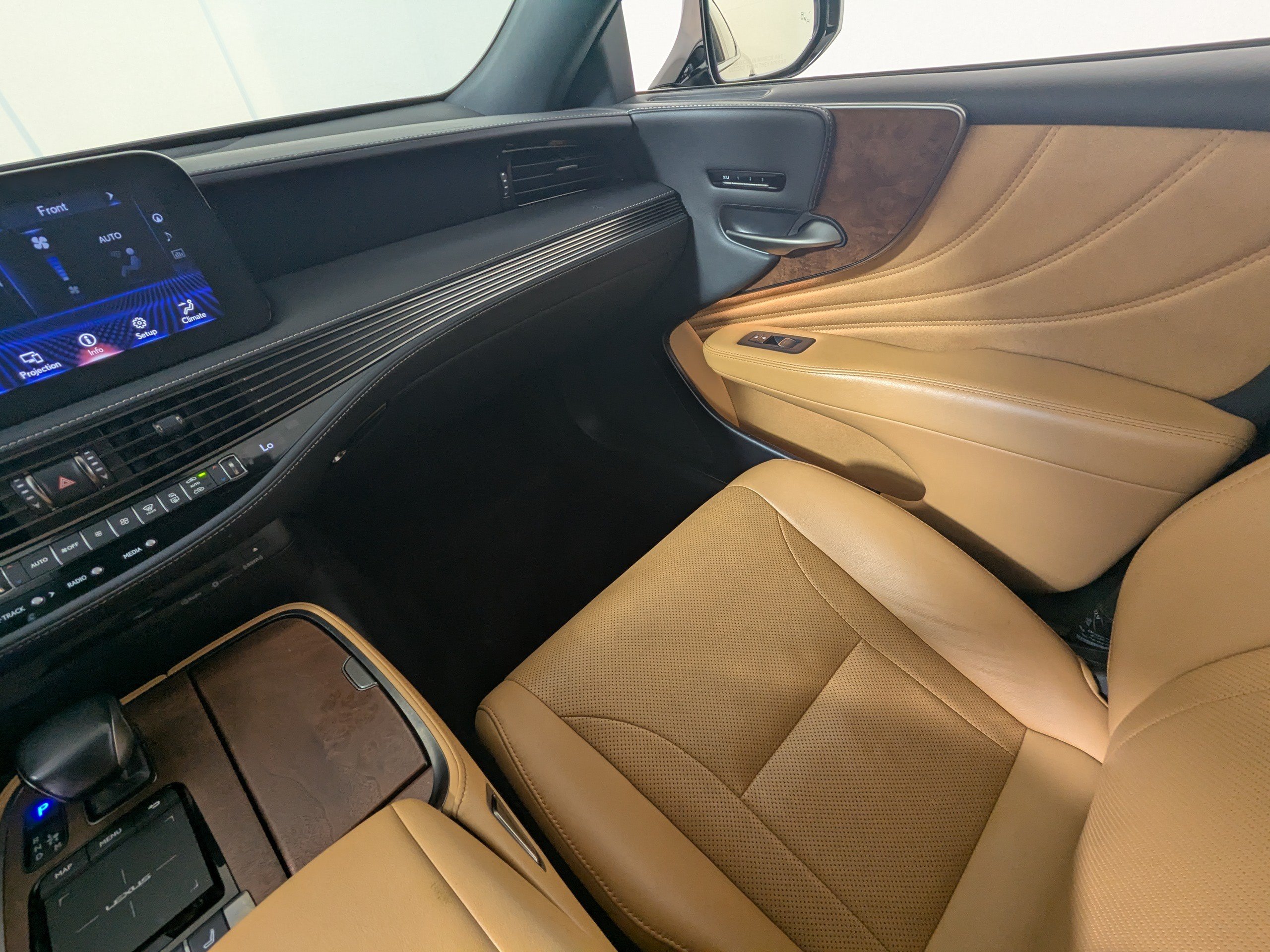 Used 2021 Lexus LS 500 w/ Accessory Package (Z2) RWD image 11