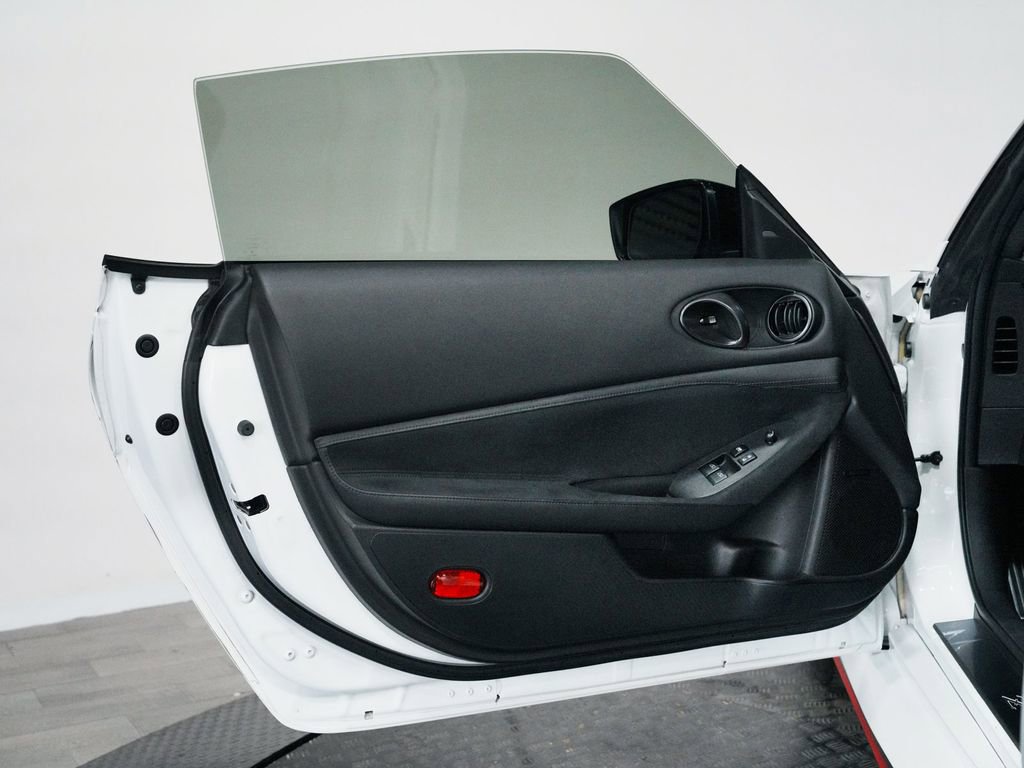 Used 2024 Nissan Z NISMO w/ Floor Mat Package RWD image 9
