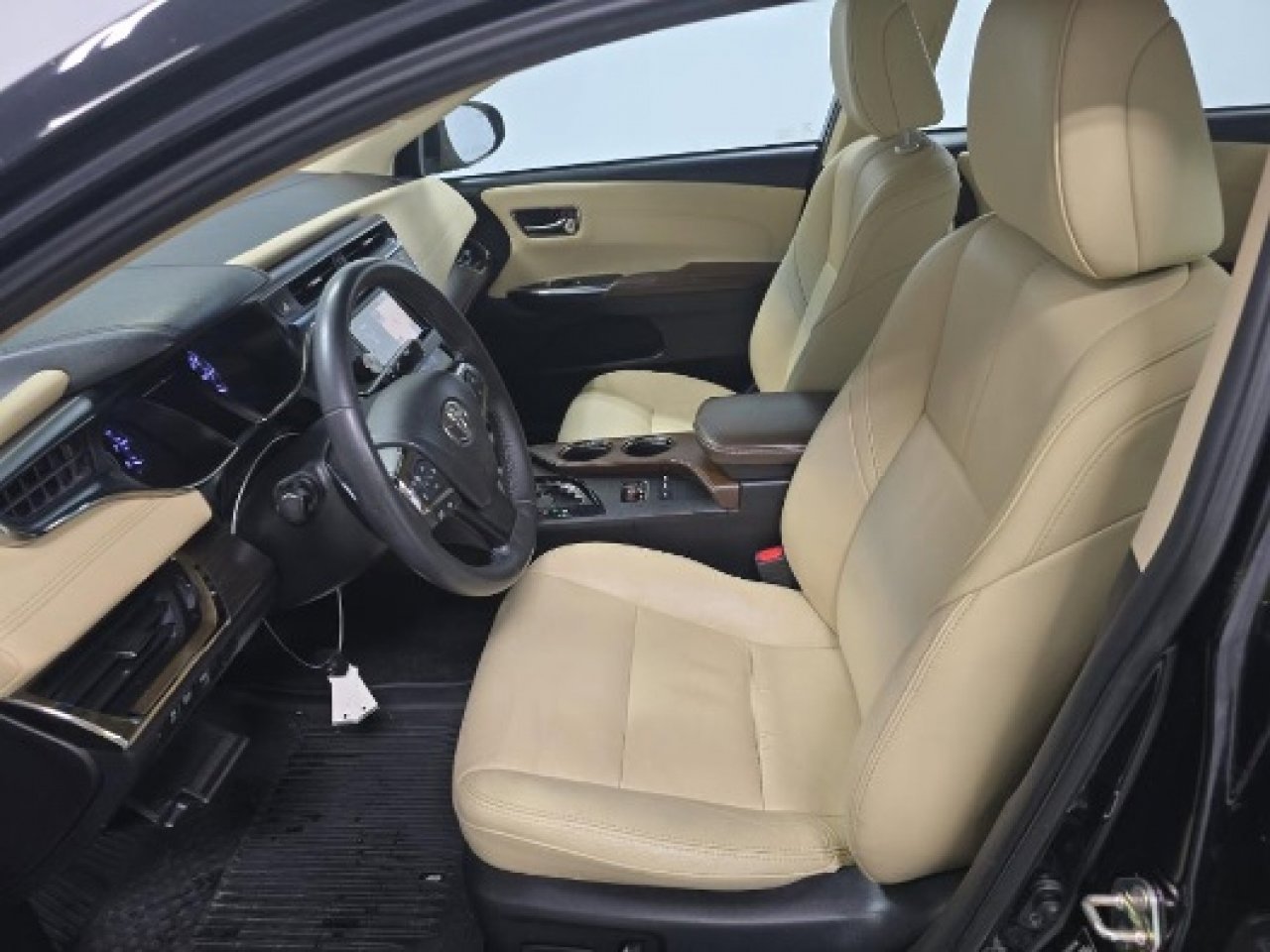 Used 2017 Toyota Avalon XLE Premium image 7