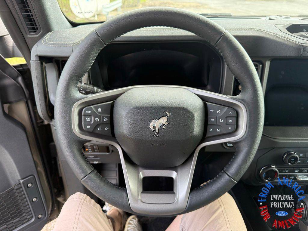 New 2025 Ford Bronco Badlands image 12