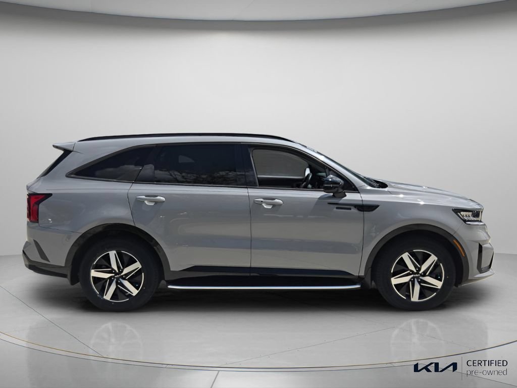 Used 2022 Kia Sorento EX w/ Panoramic Sunroof Package FWD image 4